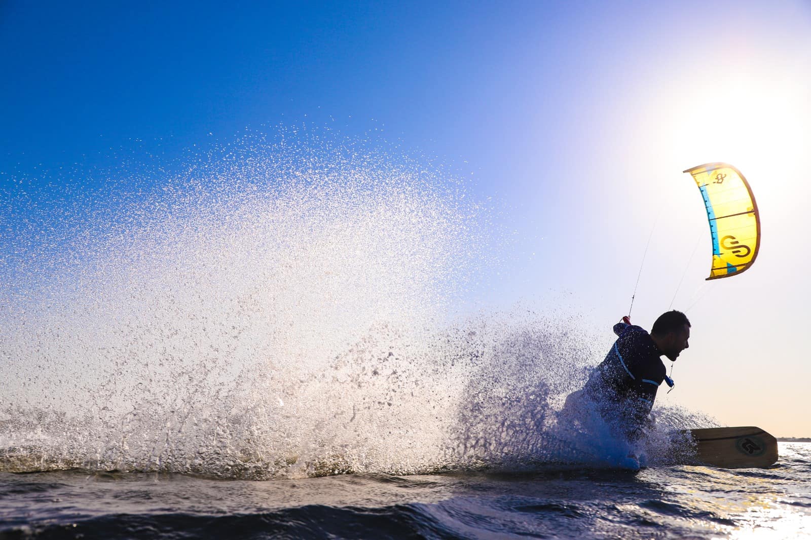 Session Kite sur en Tiki à l'étang d'Ingril