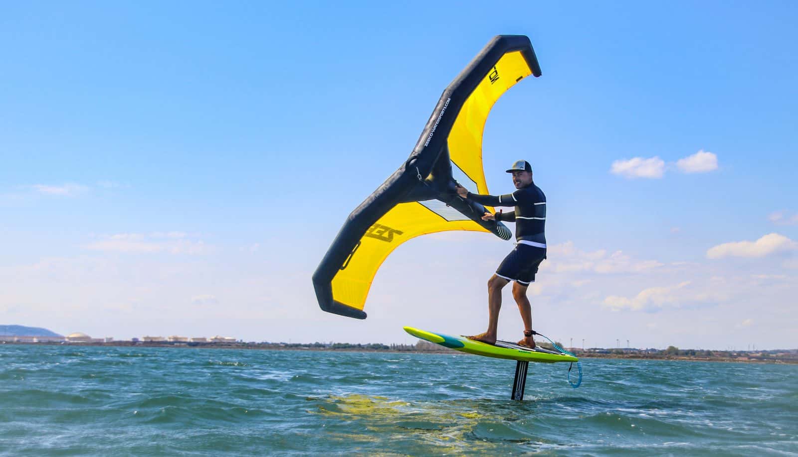 Apprentissage du Wing Foil sur l'étang d'Ingril