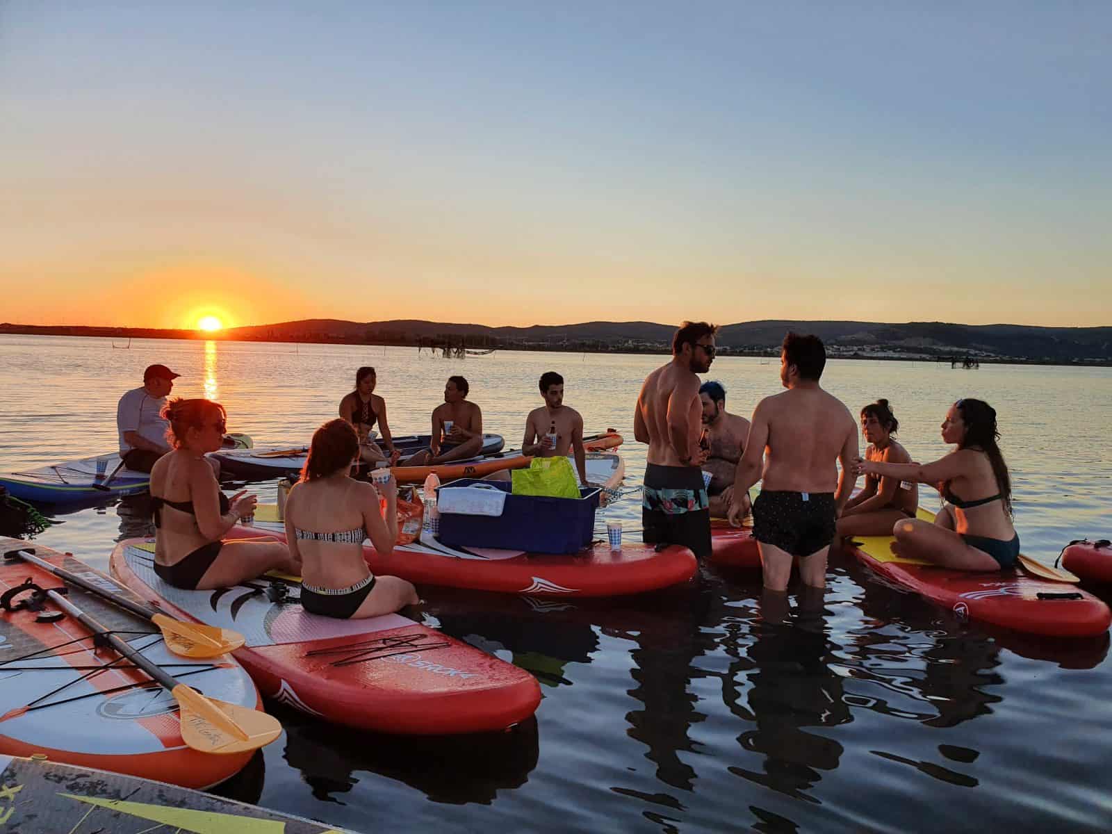 Apéro les pieds dans l'eau à l'issue de la balade paddle apéro