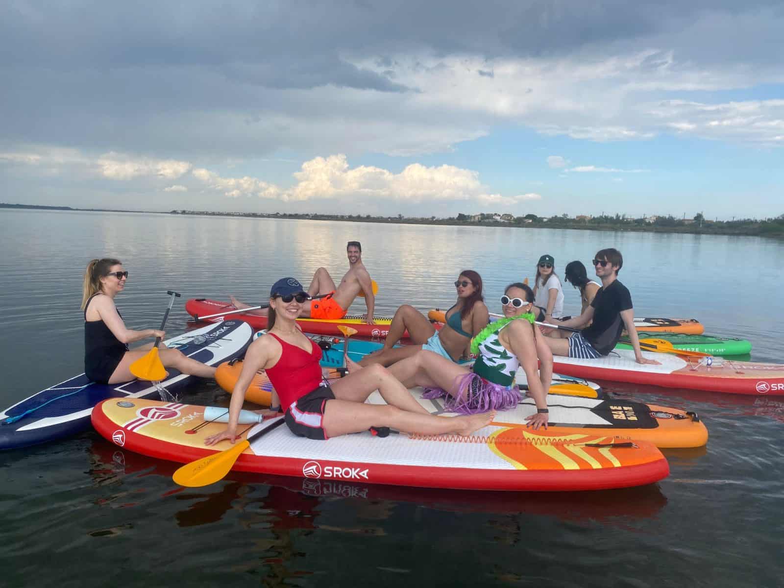 La balade paddle, activité idéale pour un enterrement de vie de jeune fille.