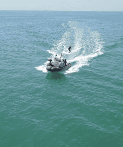Privatisation bateau wake à Frontignan avec pilote moniteur Tiki Center