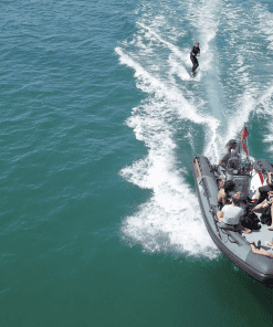 Privatisation bateau wakeboard à Frontignan avec pilote moniteur Tiki Center