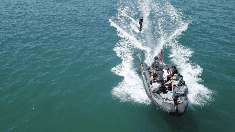 Privatisation bateau wakeboard à Frontignan avec pilote moniteur Tiki Center